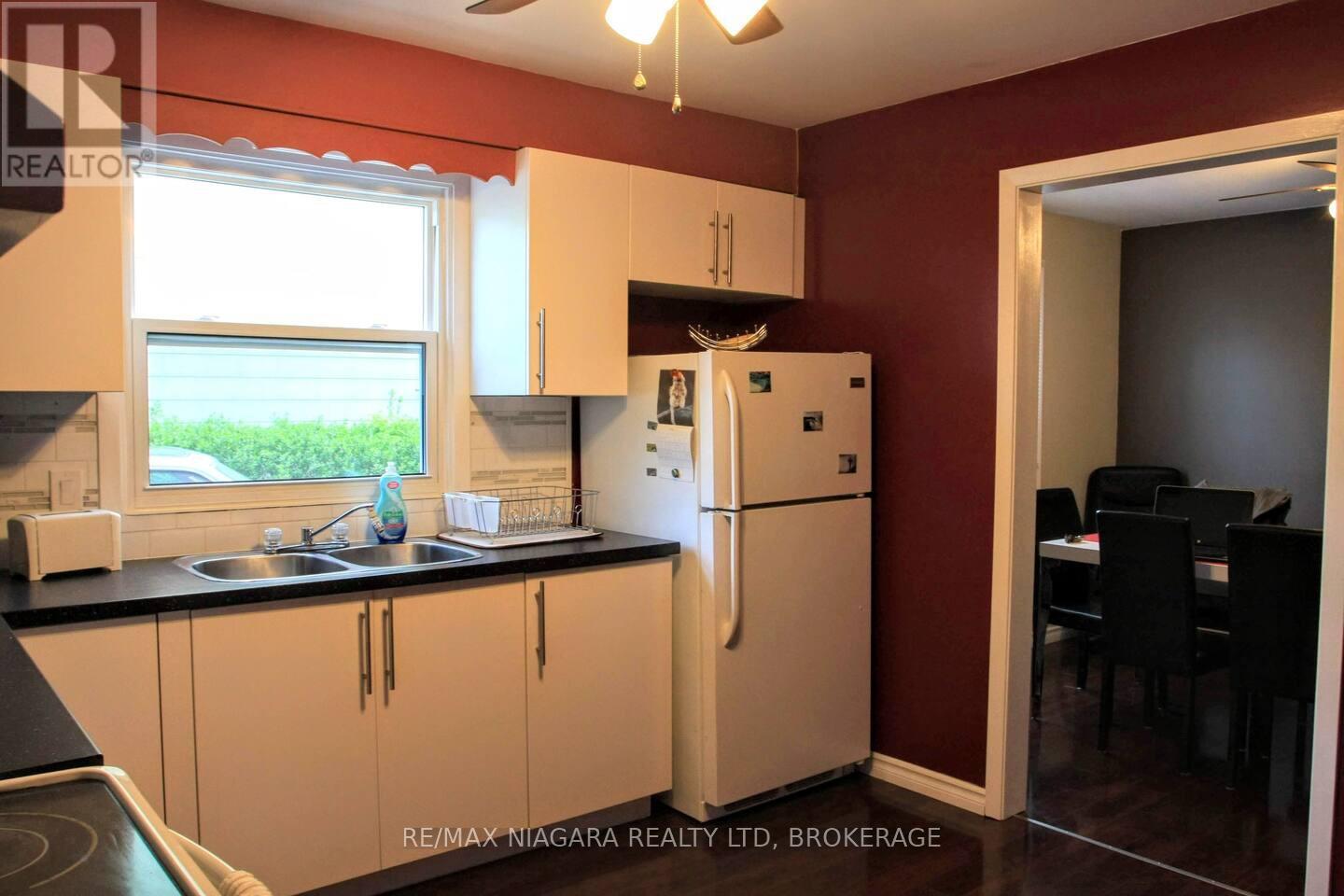 Property at 5090 MCGLASHAN CRESCENT image 3