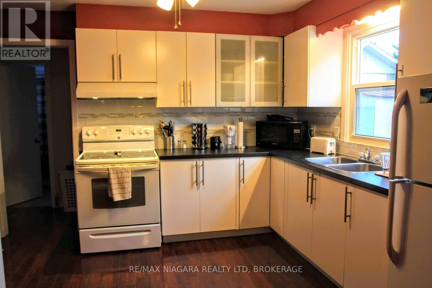 Property at 5090 MCGLASHAN CRESCENT image 4