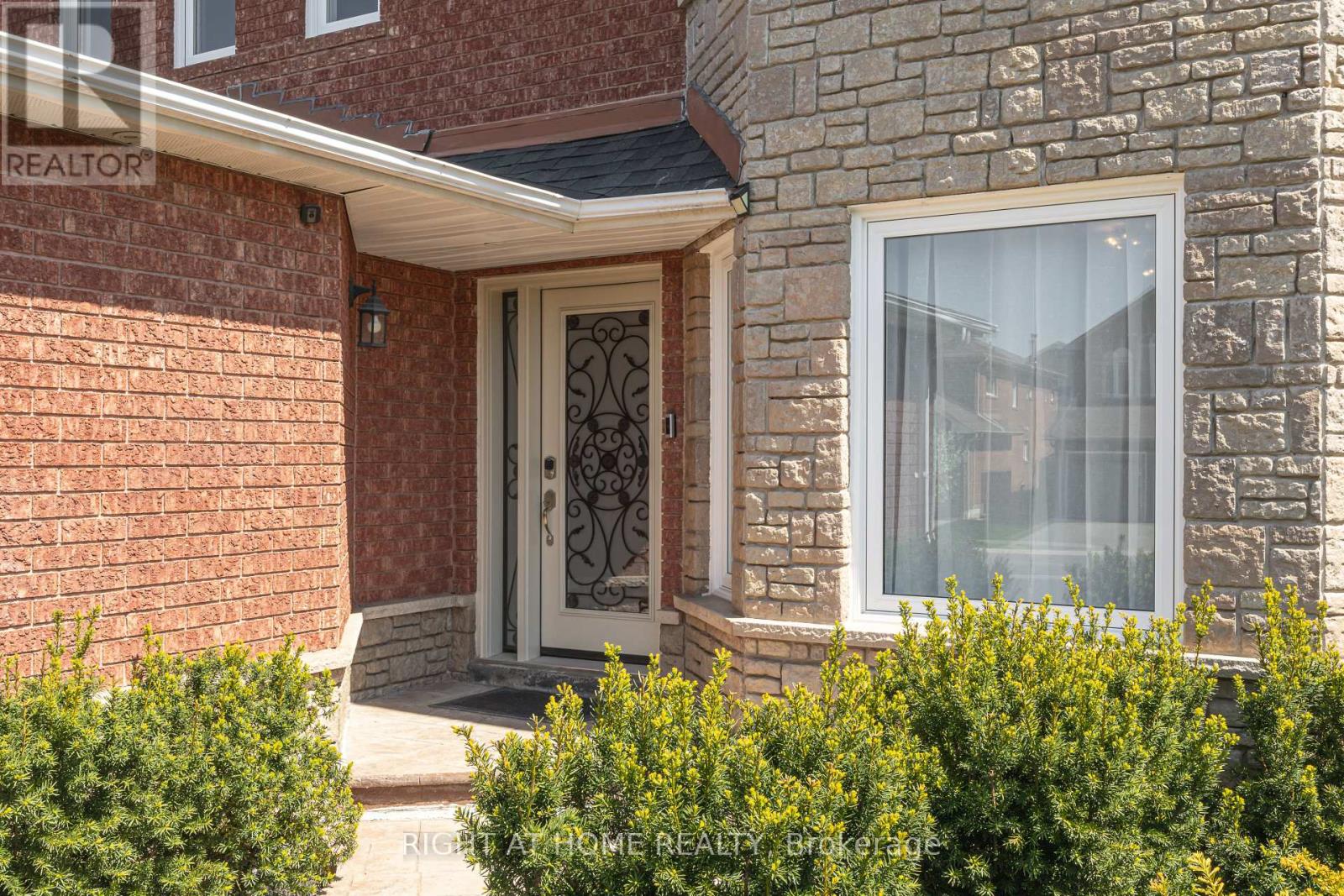 5369 Fallingbrook Drive, Mississauga, Ontario  L5V 1P7 - Photo 3 - W12146145