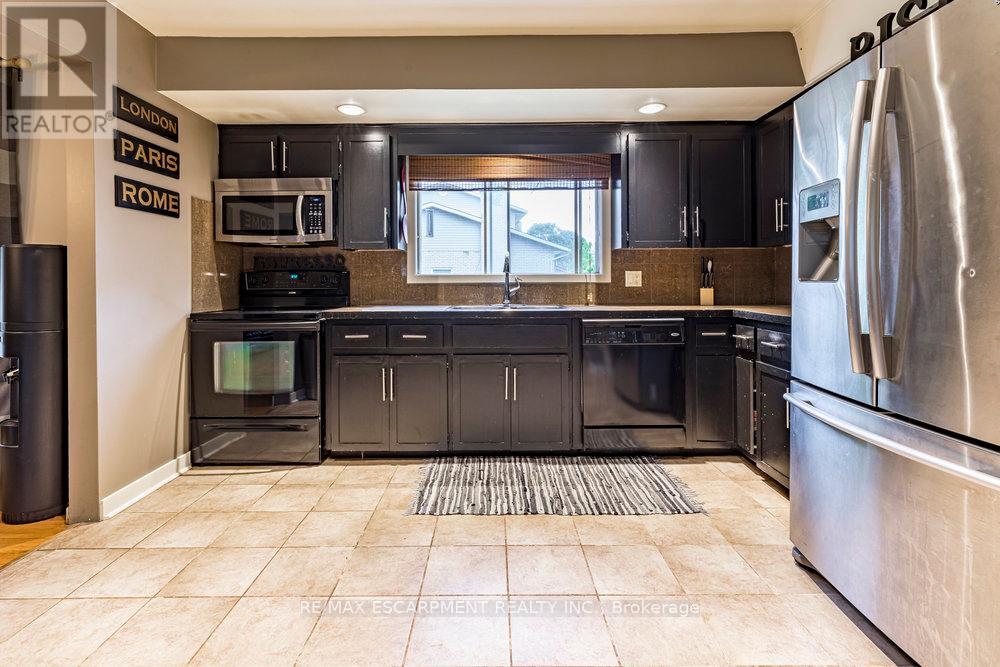 6871 Corwin Crescent, Niagara Falls, Ontario  L2G 2M9 - Photo 8 - X12180322