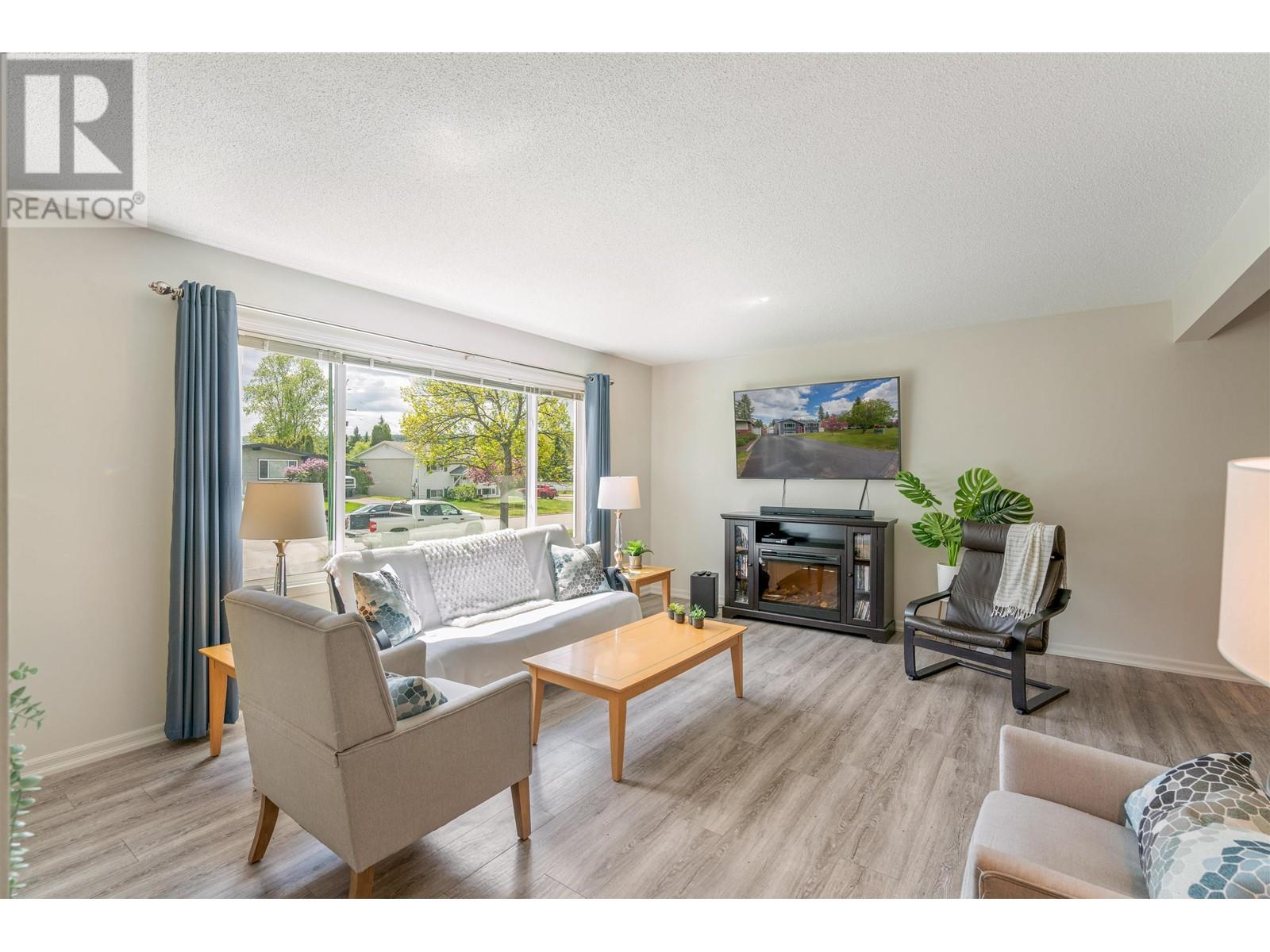 Property at 190 MCKINLEY CRESCENT image 5