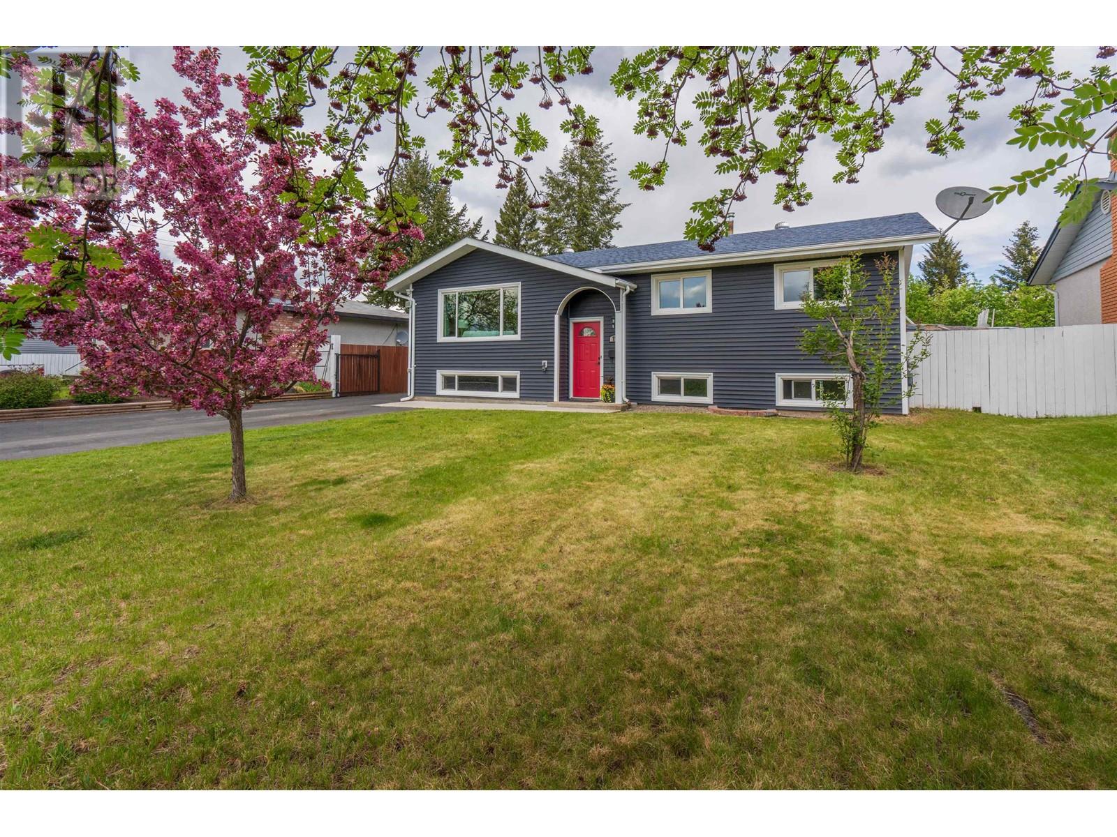 Property at 190 MCKINLEY CRESCENT image 1