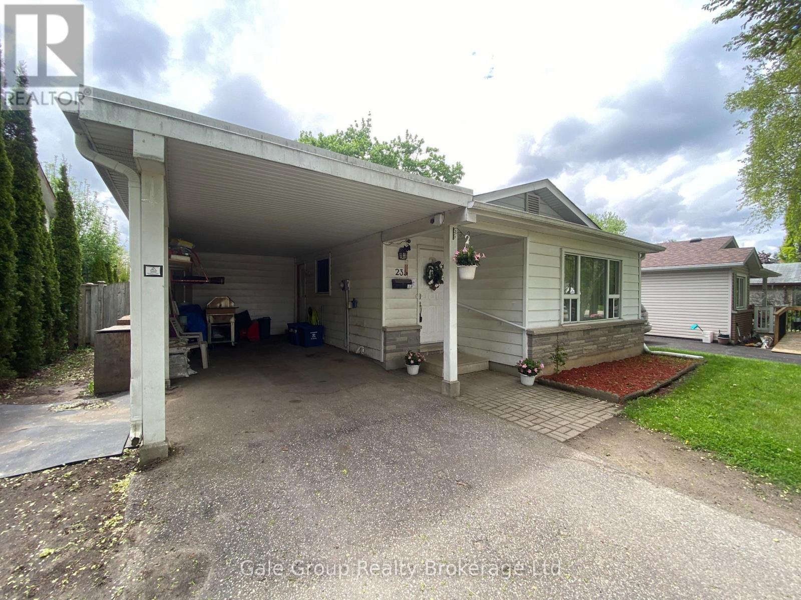 235 Huntingdon Crescent, Waterloo, Ontario  N2L 4P8 - Photo 2 - X12081009
