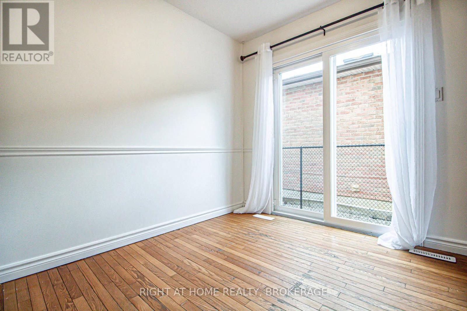 30 Vodden Street W, Brampton (Brampton West), Ontario  L6X 2W7 - Photo 11 - W12079293