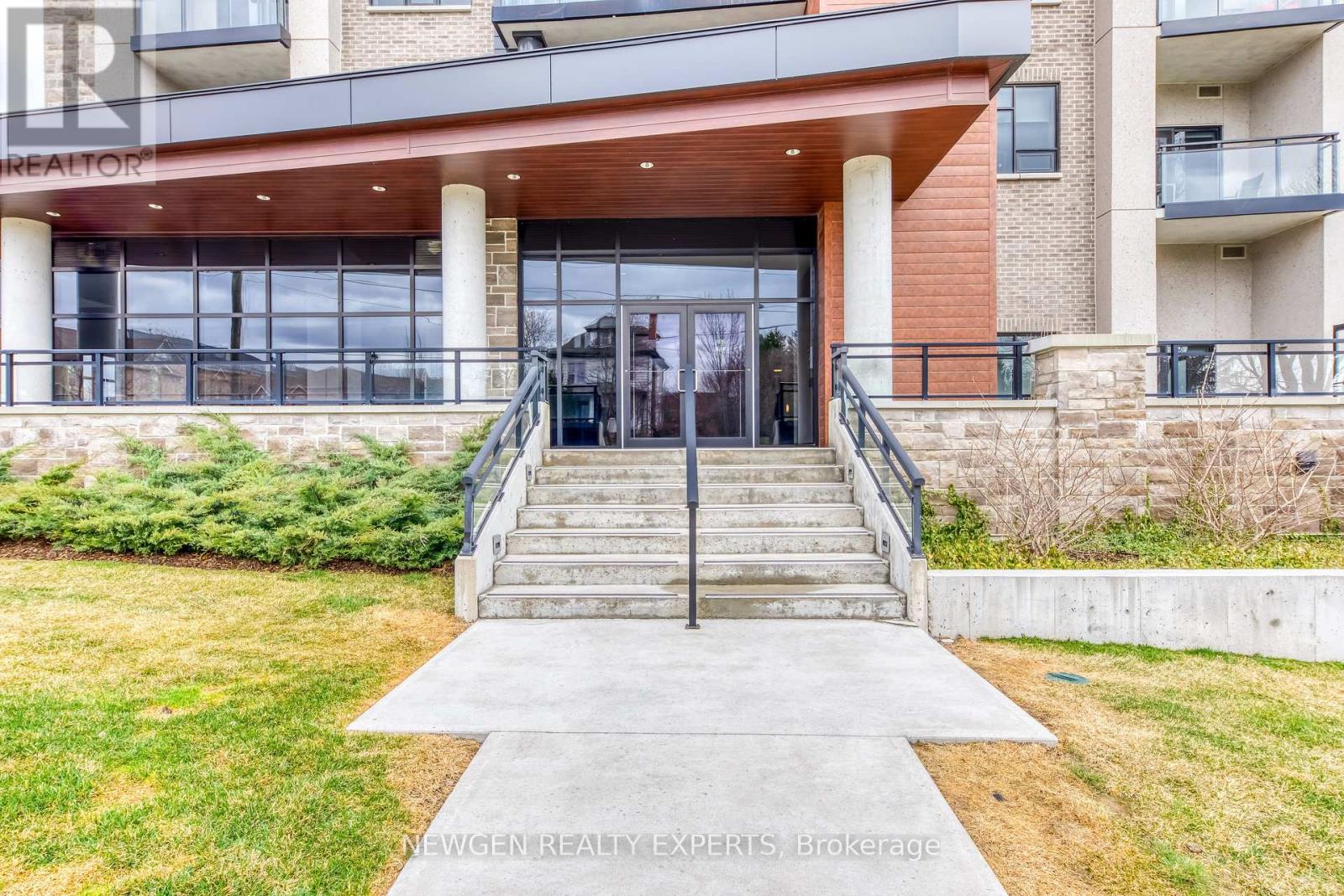 302 - 30 Hamilton Street, Hamilton, Ontario  L8B 1V8 - Photo 2 - X12179814