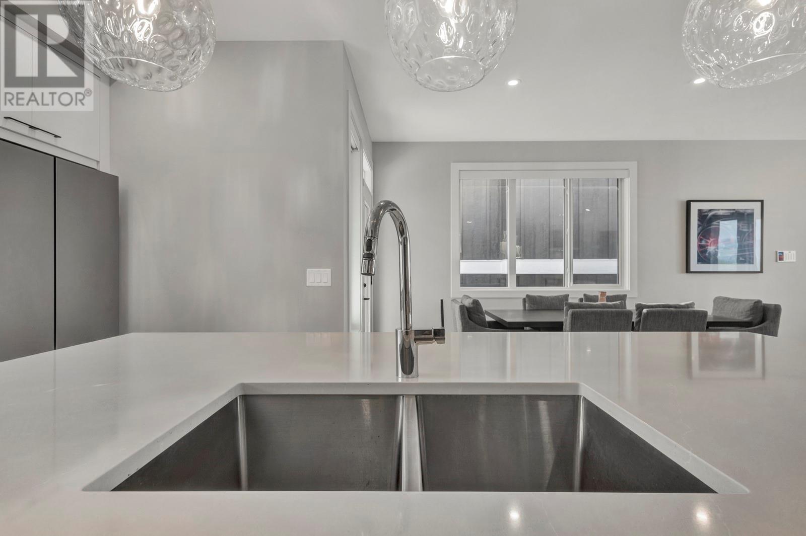1131 Collinson Court, Kelowna, BC V1W0C3