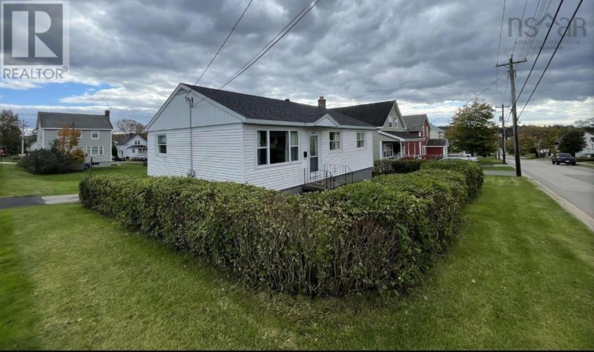 Property at 186 Cabot Street image 3
