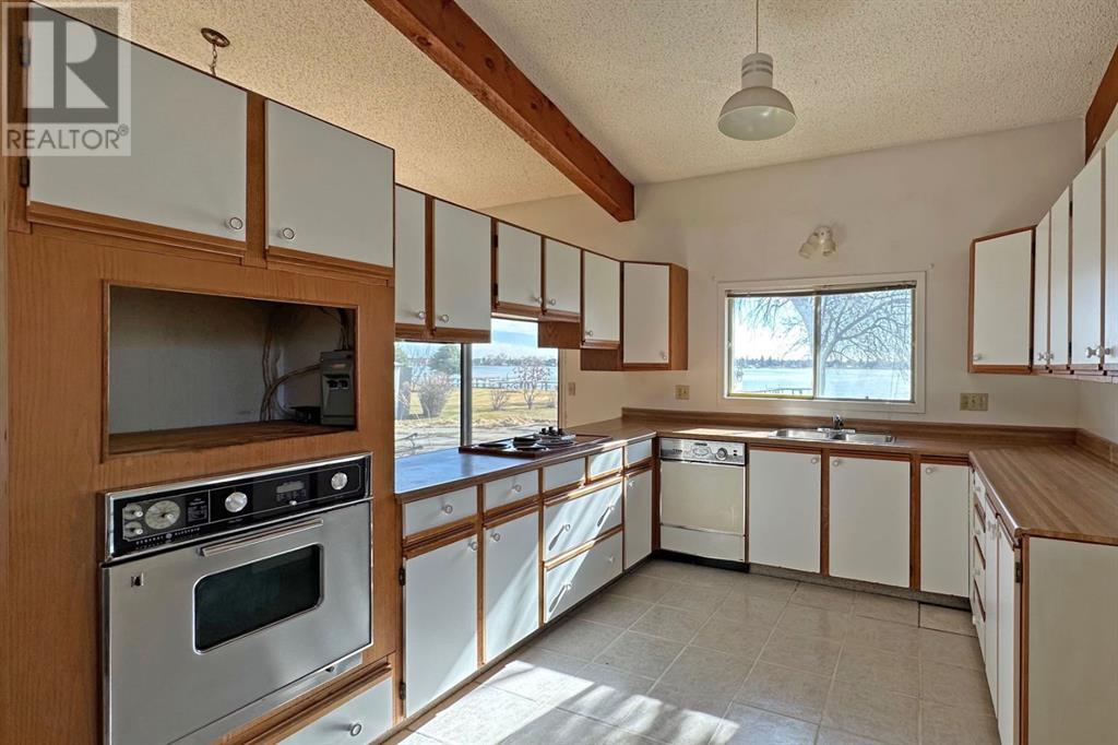 648 West Chestermere Drive, Chestermere, Alberta  T1X 1B4 - Photo 10 - A2210362