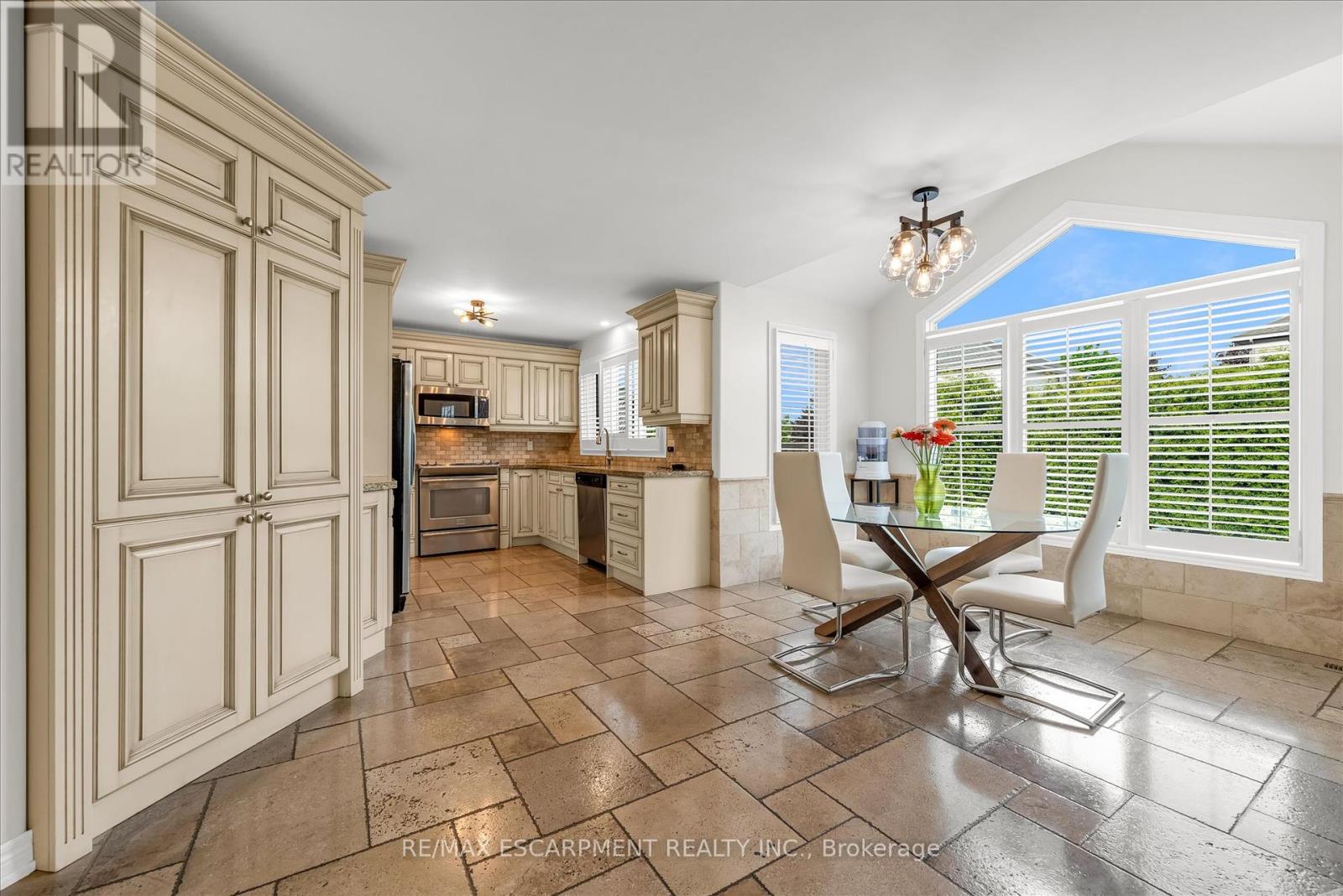 75 Gatestone Drive, Hamilton, Ontario  L8J 2T9 - Photo 6 - X12180348