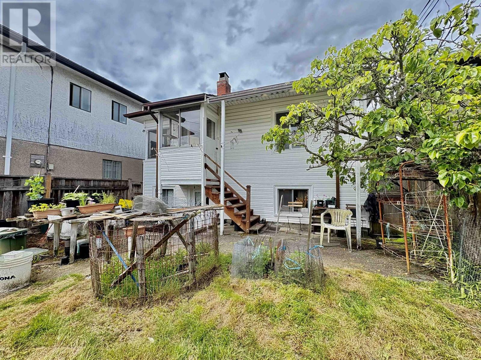 Property at 2566 VENABLES STREET image 3
