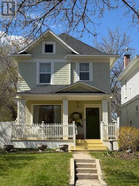 Property at 632 14 Street S image 1