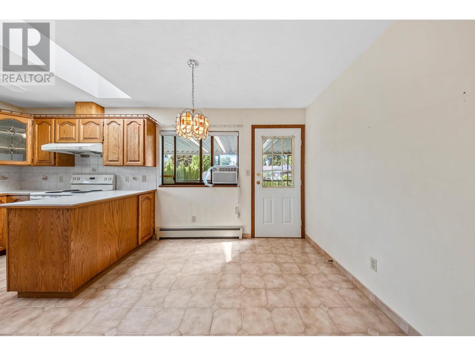 8285 12th Avenue, Burnaby, British Columbia  V3N 2L5 - Photo 14 - R3008667