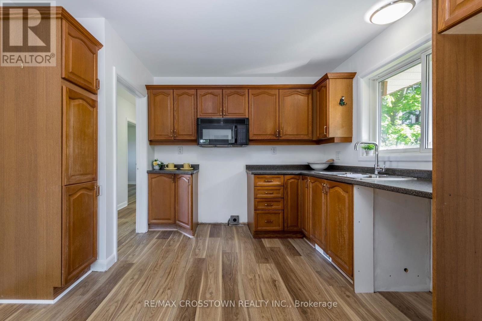 105 Eccles Street N, Barrie (Queen's Park), Ontario  L4N 1Y6 - Photo 16 - S12172118