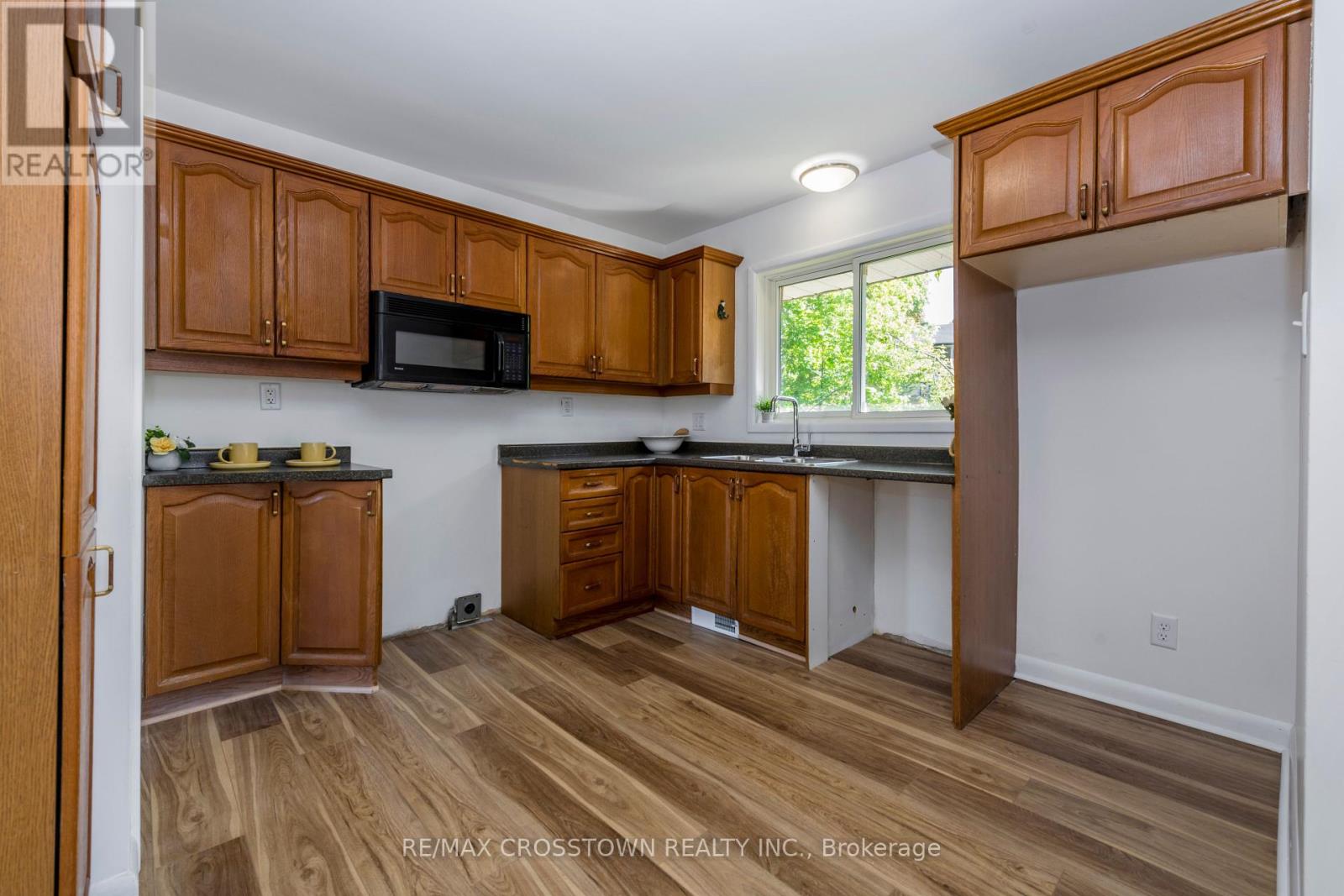 105 Eccles Street N, Barrie (Queen's Park), Ontario  L4N 1Y6 - Photo 15 - S12172118