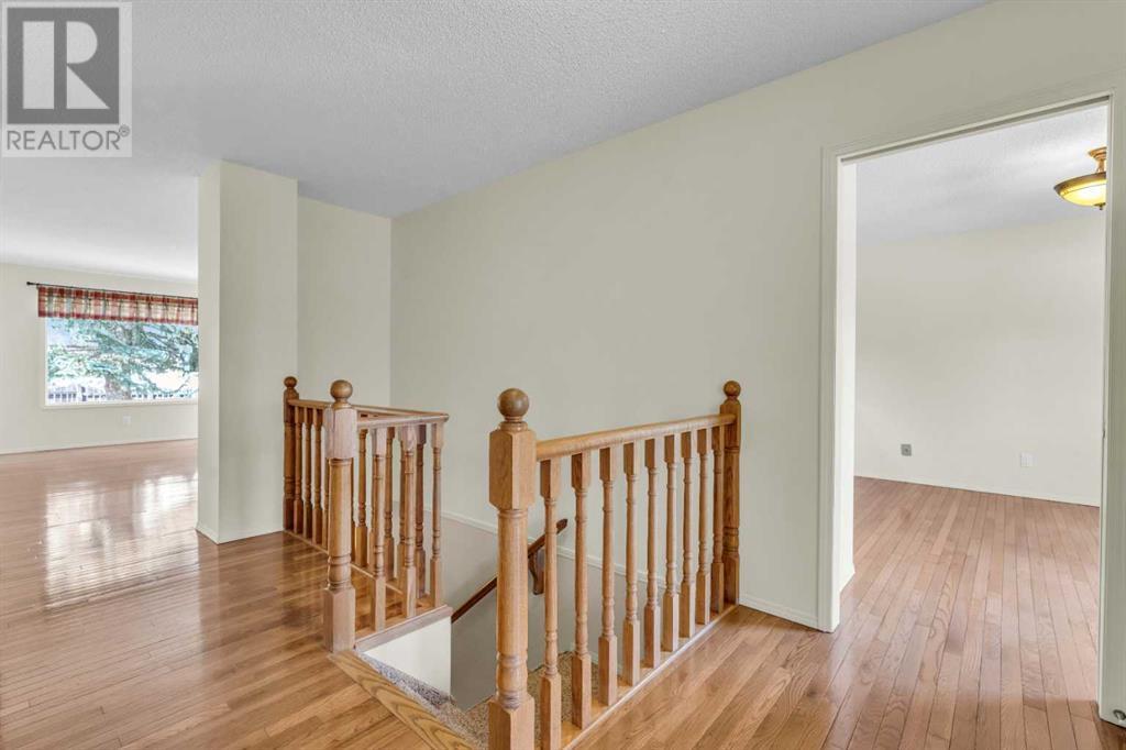 11 Coach Side Terrace Sw, Calgary, Alberta  T3H 1L6 - Photo 6 - A2209725