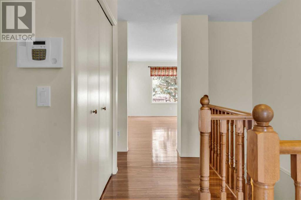 11 Coach Side Terrace Sw, Calgary, Alberta  T3H 1L6 - Photo 17 - A2209725