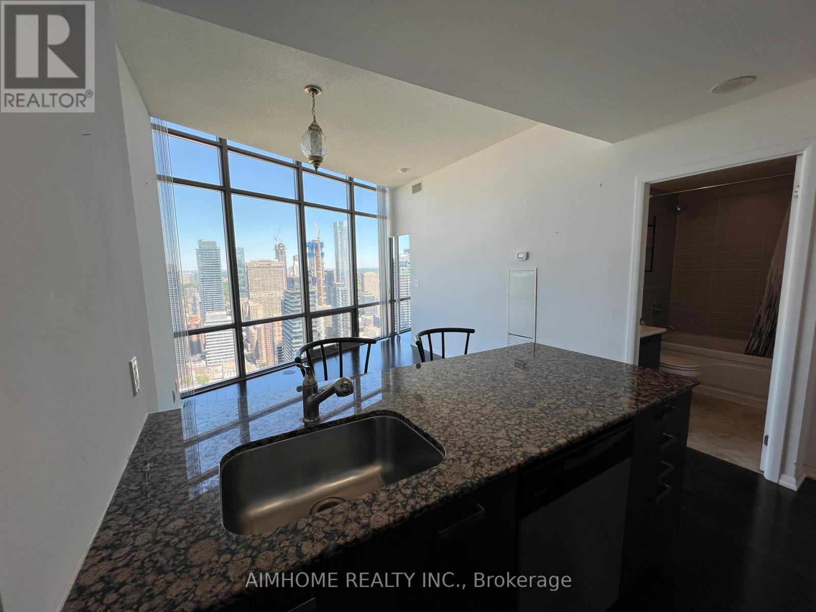 5004 - 832 Bay Street, Toronto, Ontario  M5S 1Z6 - Photo 5 - C12180392