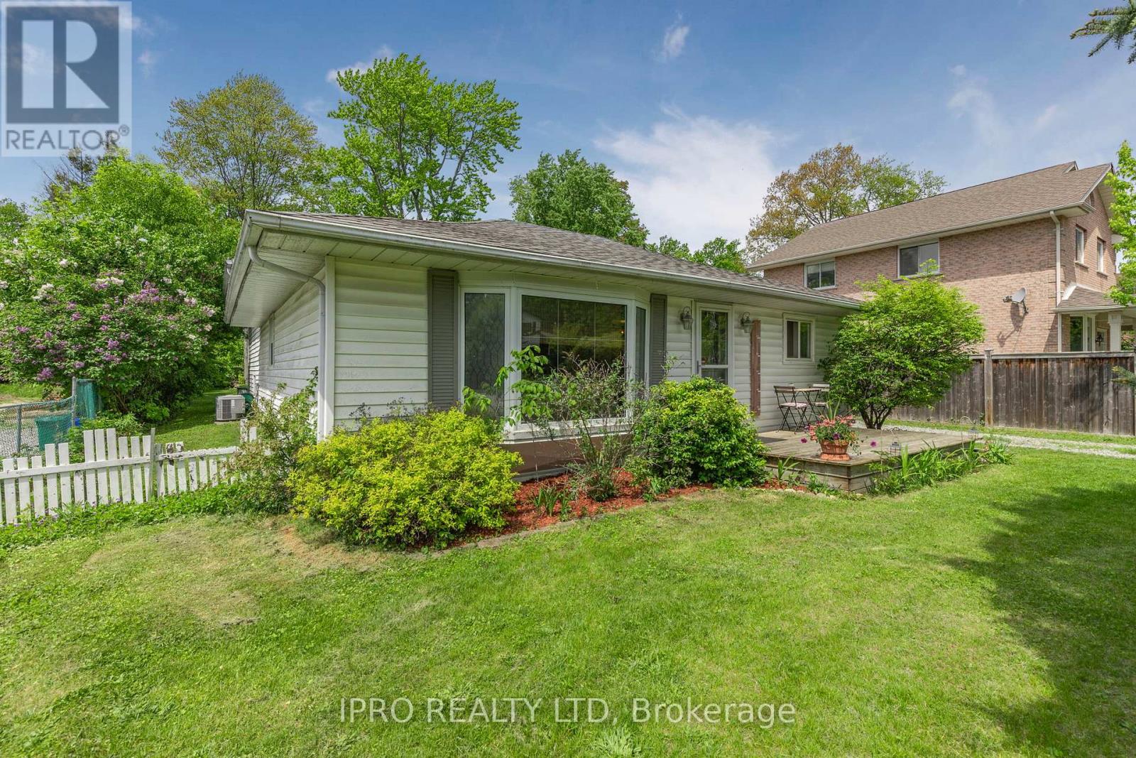 36 Oak Avenue, East Gwillimbury, Ontario  L9N 1A2 - Photo 3 - N12180390