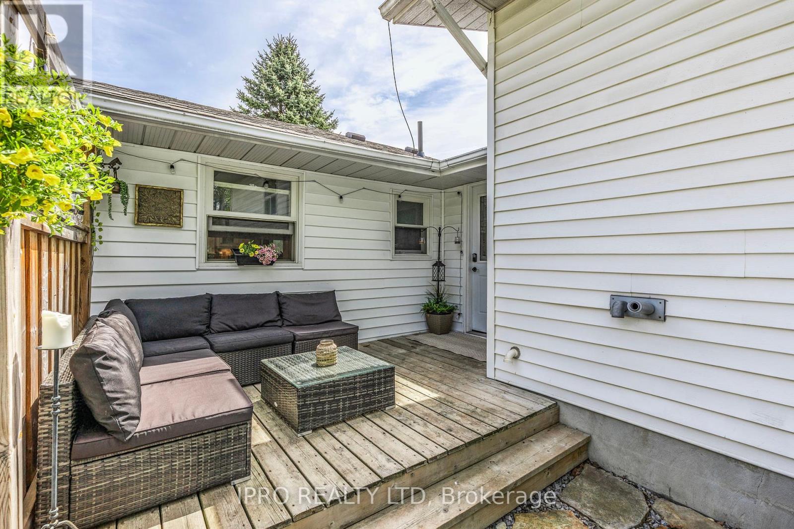 36 Oak Avenue, East Gwillimbury, Ontario  L9N 1A2 - Photo 34 - N12180390