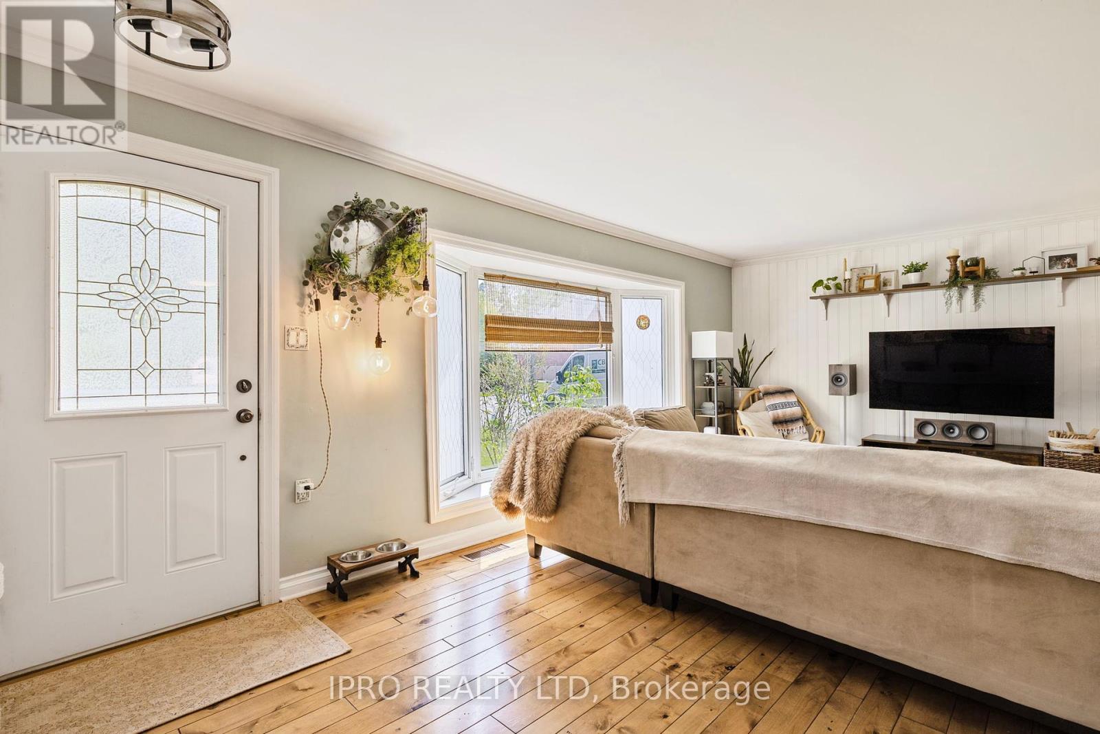 Property at 36 OAK AVENUE image 4