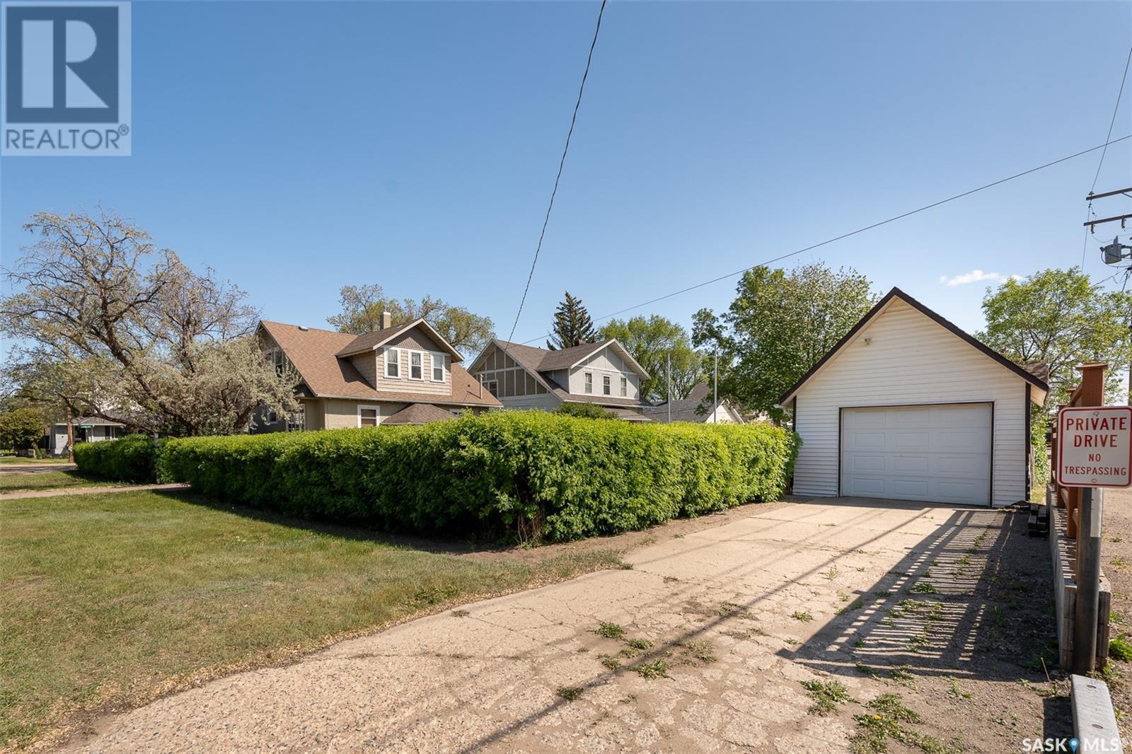 Property at 944 Alder AVENUE image 4