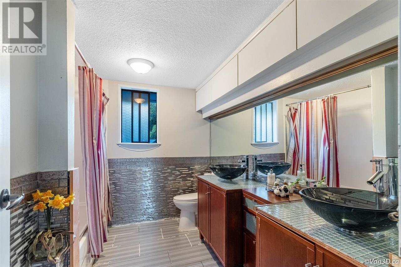 8246 Burnlake Drive, Burnaby, British Columbia  V5A 3K9 - Photo 6 - R3007412