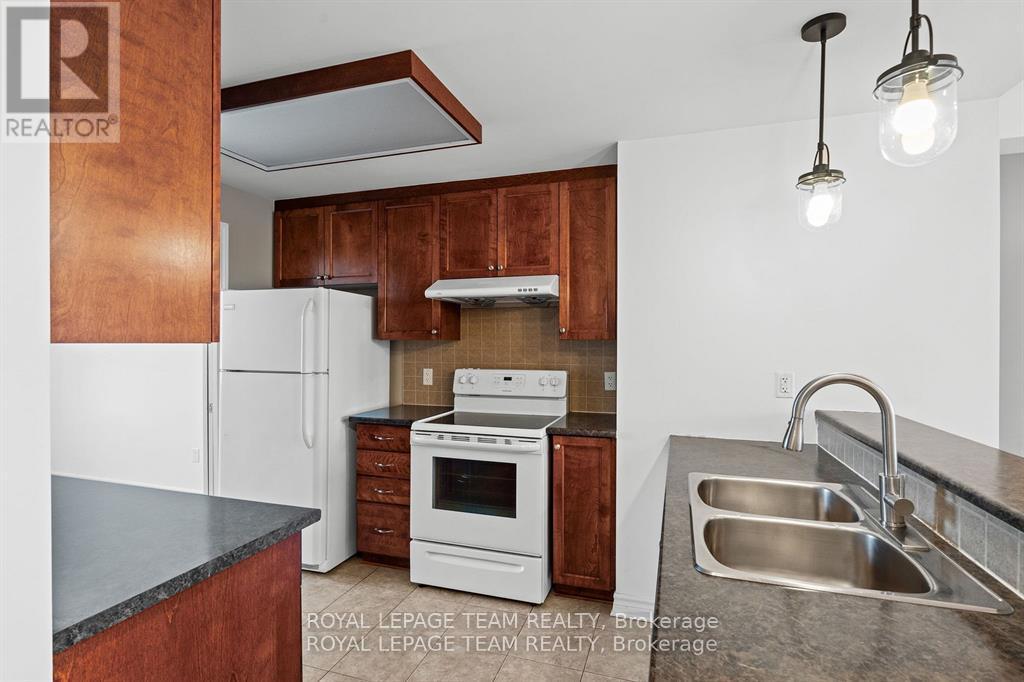E - 40 Tayside Private, Ottawa, Ontario  K2J 2T3 - Photo 11 - X12180417