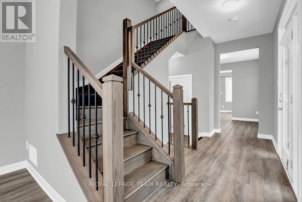 Property at 165 YEARLING CIRCLE image 4