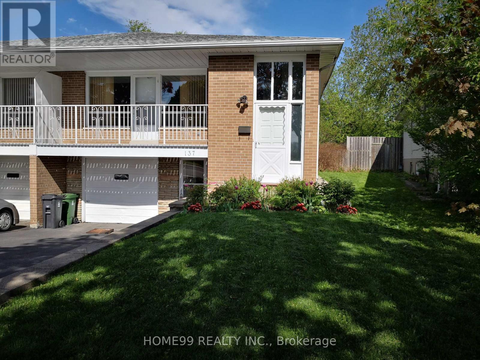 UPPER - 137 PINEWAY BOULEVARD, Toronto, Ontario