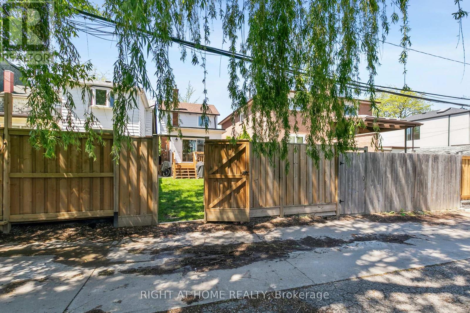 199 Winnett Avenue, Toronto, Ontario  M6C 3L8 - Photo 17 - C12180405