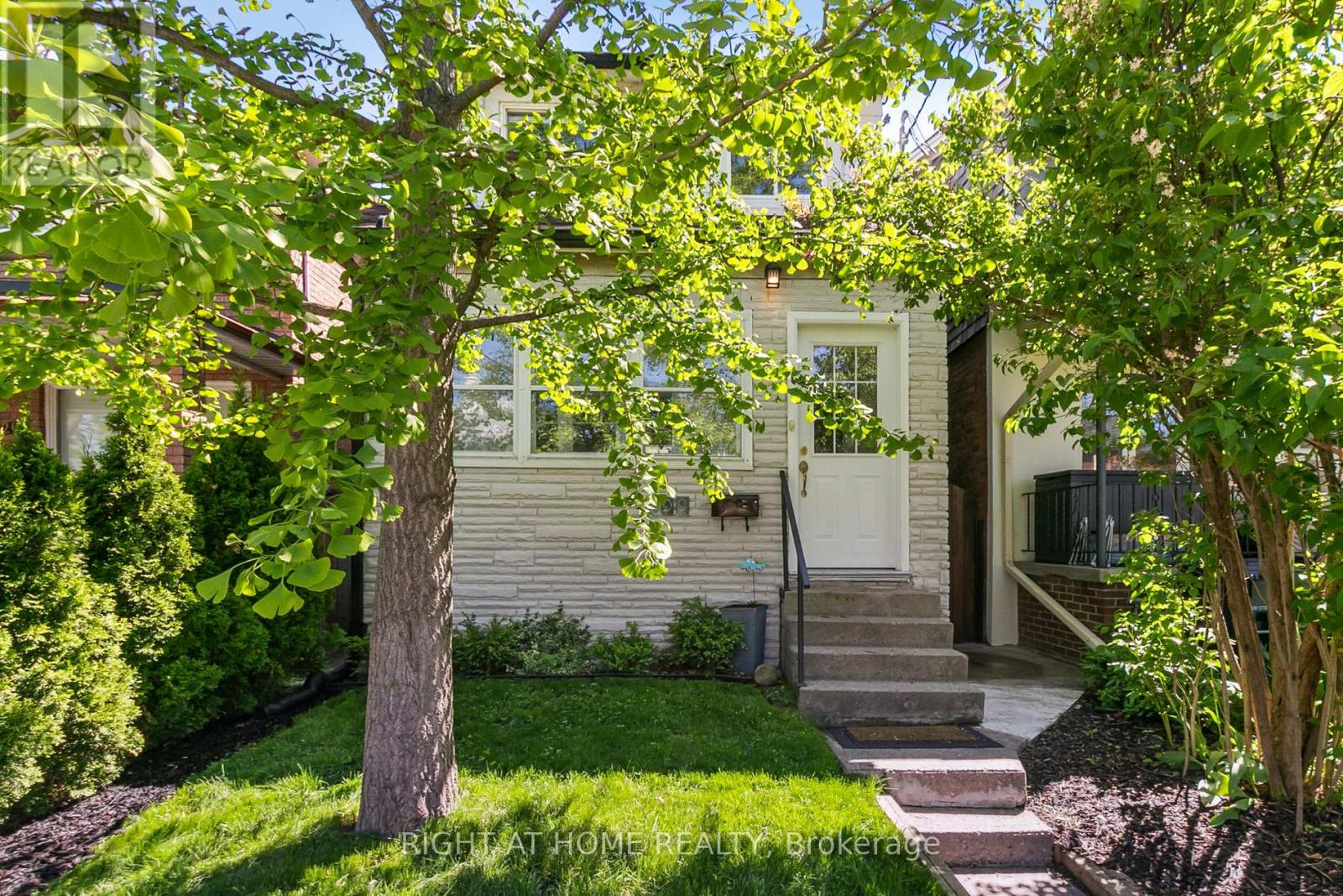 199 Winnett Avenue, Toronto, Ontario  M6C 3L8 - Photo 23 - C12180405