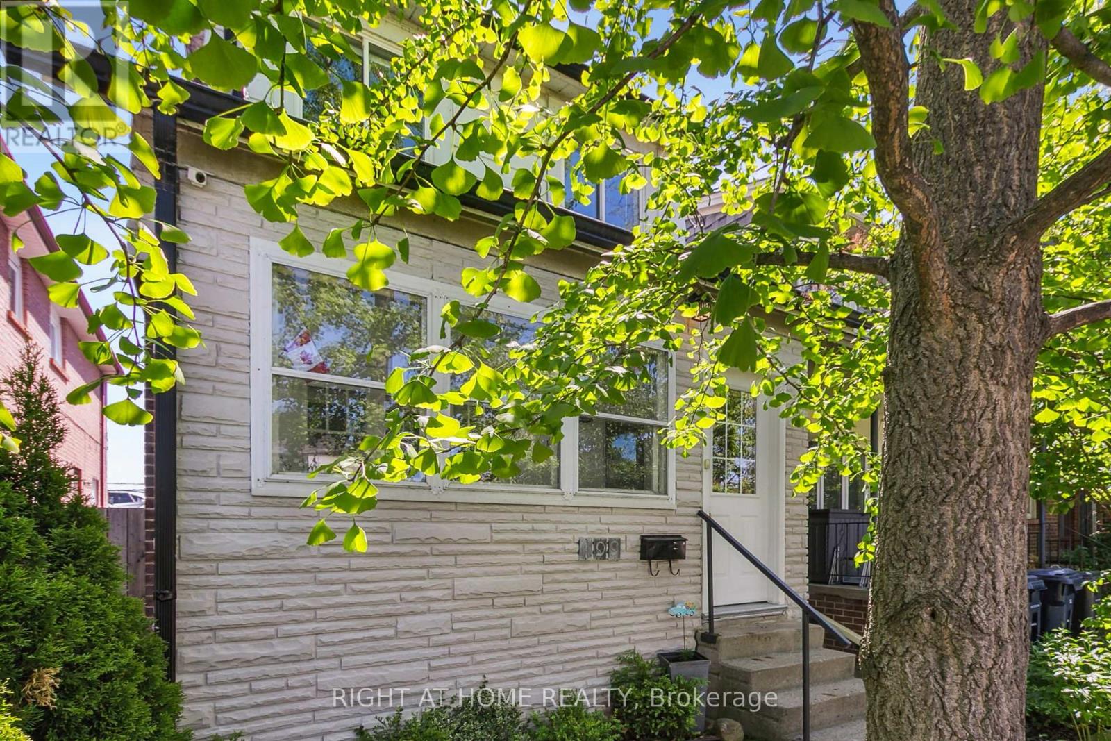 199 Winnett Avenue, Toronto, Ontario  M6C 3L8 - Photo 24 - C12180405