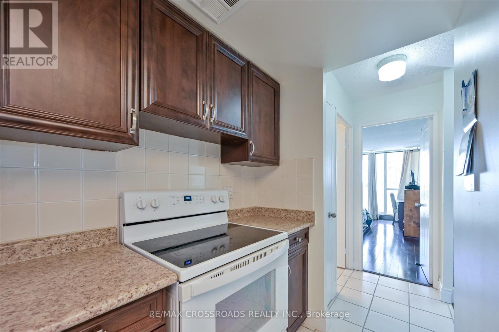 604 - 275 Bamburgh Circle, Toronto (Steeles), Ontario  M1W 3X4 - Photo 16 - E12180404