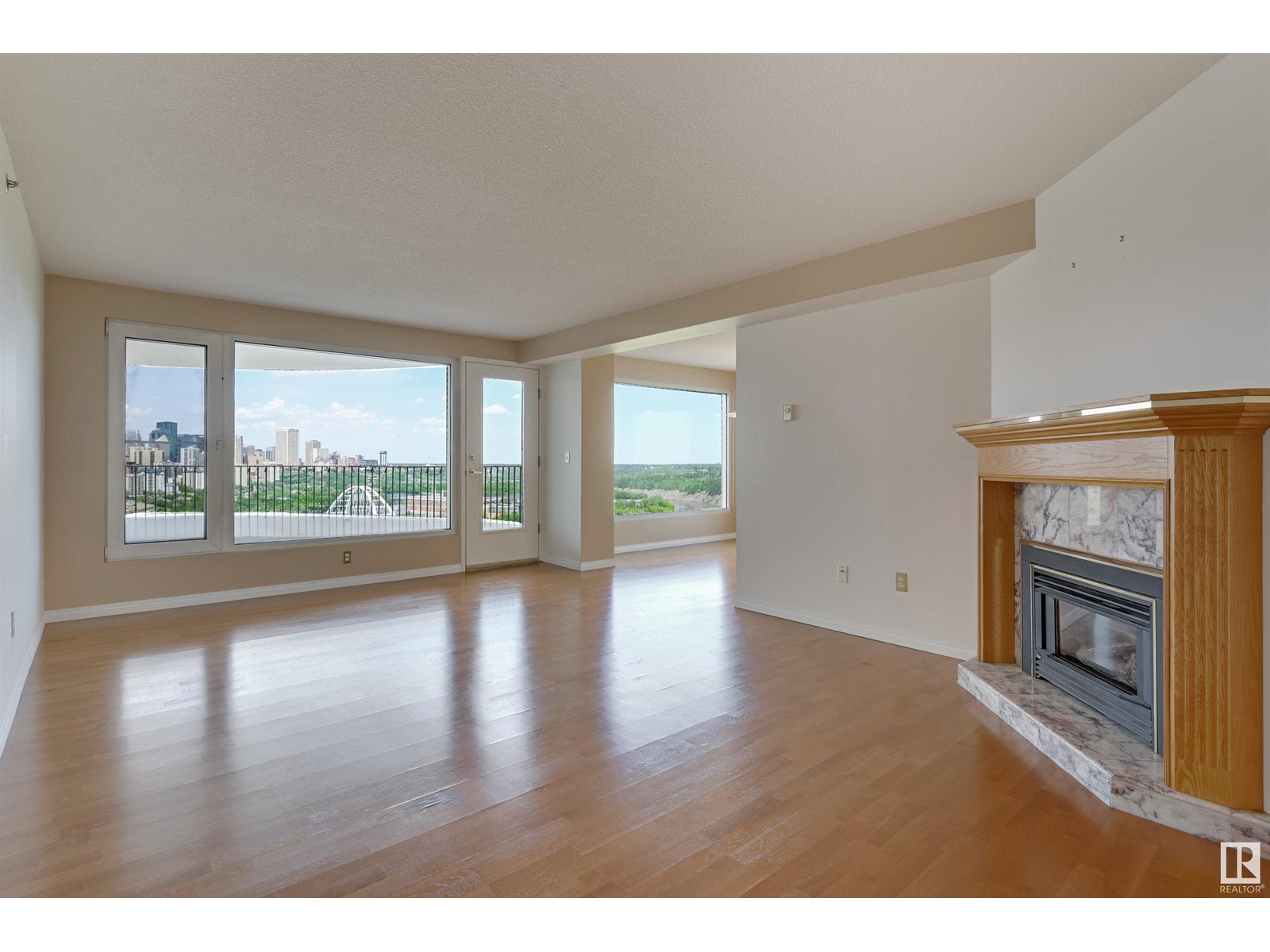 #1003 10721 Saskatchewan Dr Nw, Edmonton, Alberta  T6E 6H1 - Photo 2 - E4439018