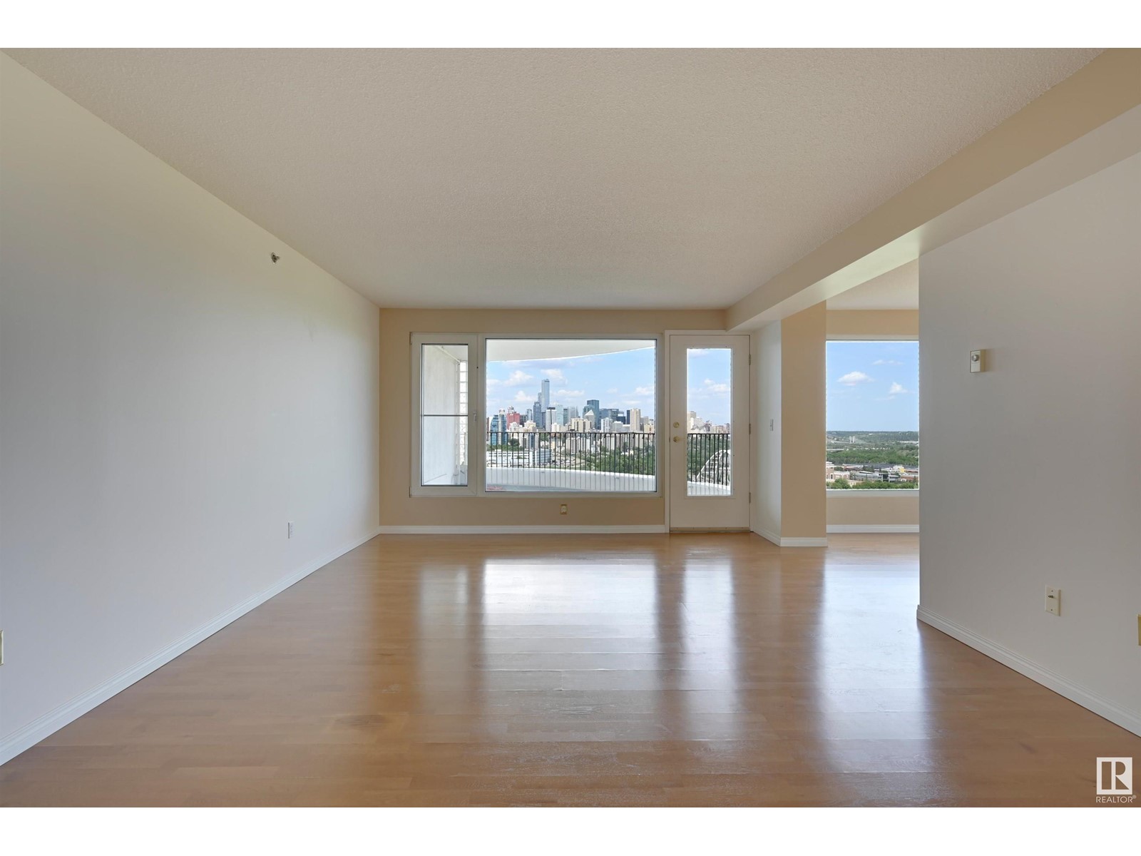 #1003 10721 Saskatchewan Dr Nw, Edmonton, Alberta  T6E 6H1 - Photo 3 - E4439018