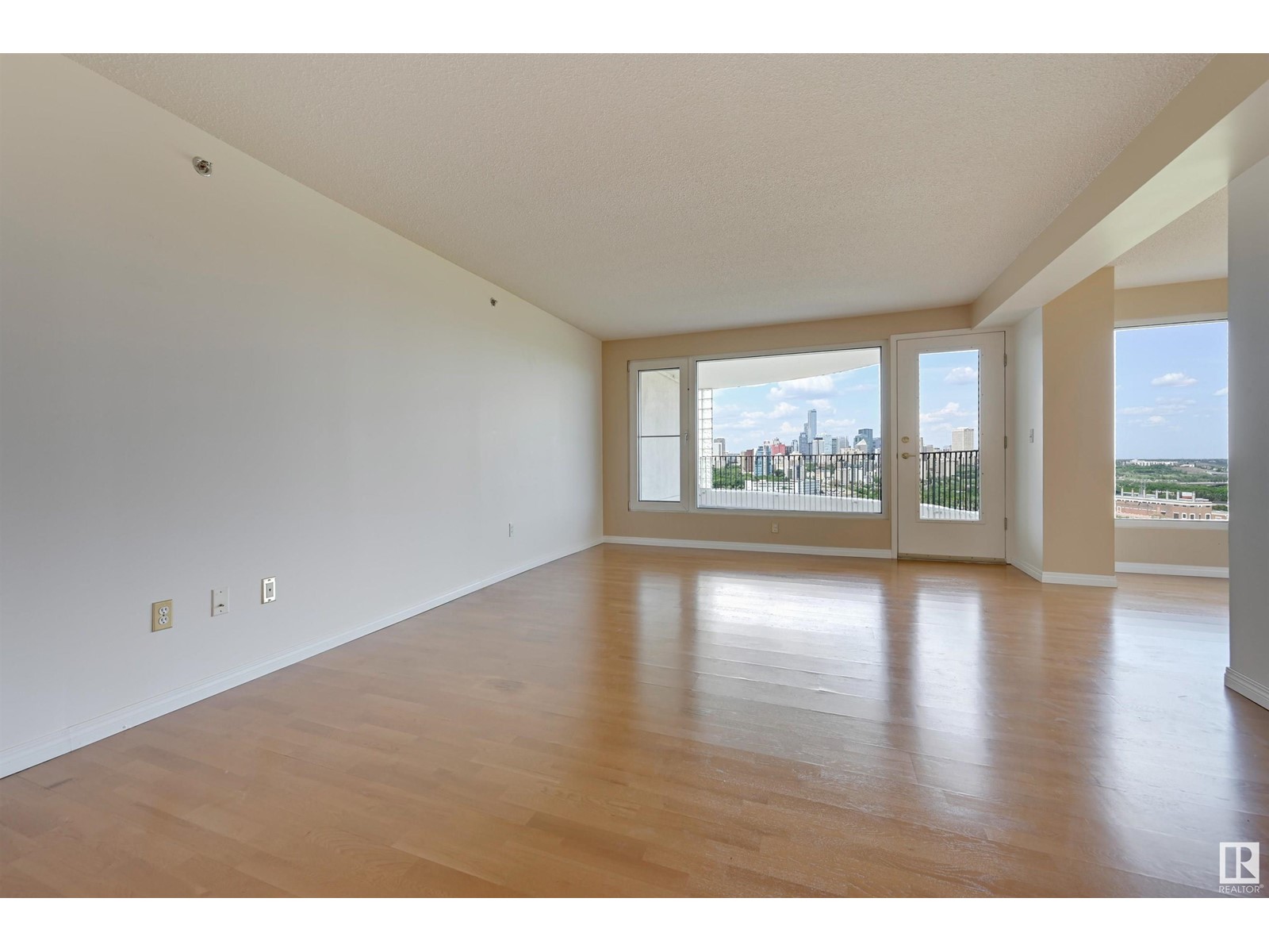 #1003 10721 Saskatchewan Dr Nw, Edmonton, Alberta  T6E 6H1 - Photo 4 - E4439018