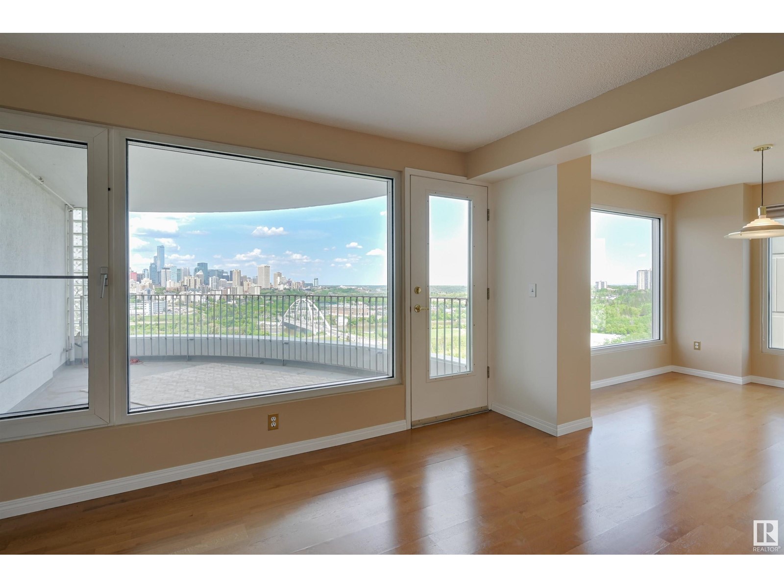 #1003 10721 Saskatchewan Dr Nw, Edmonton, Alberta  T6E 6H1 - Photo 5 - E4439018
