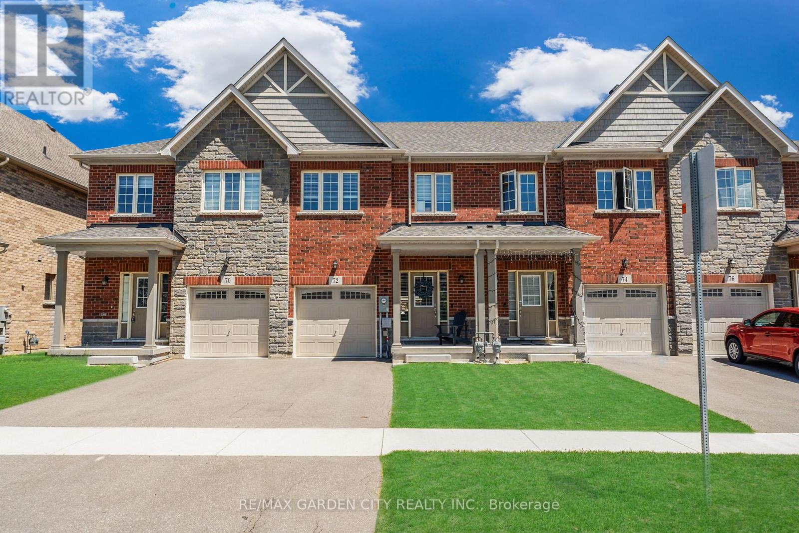 72 Homestead Way, Thorold, Ontario  L2V 0H1 - Photo 2 - X12180420