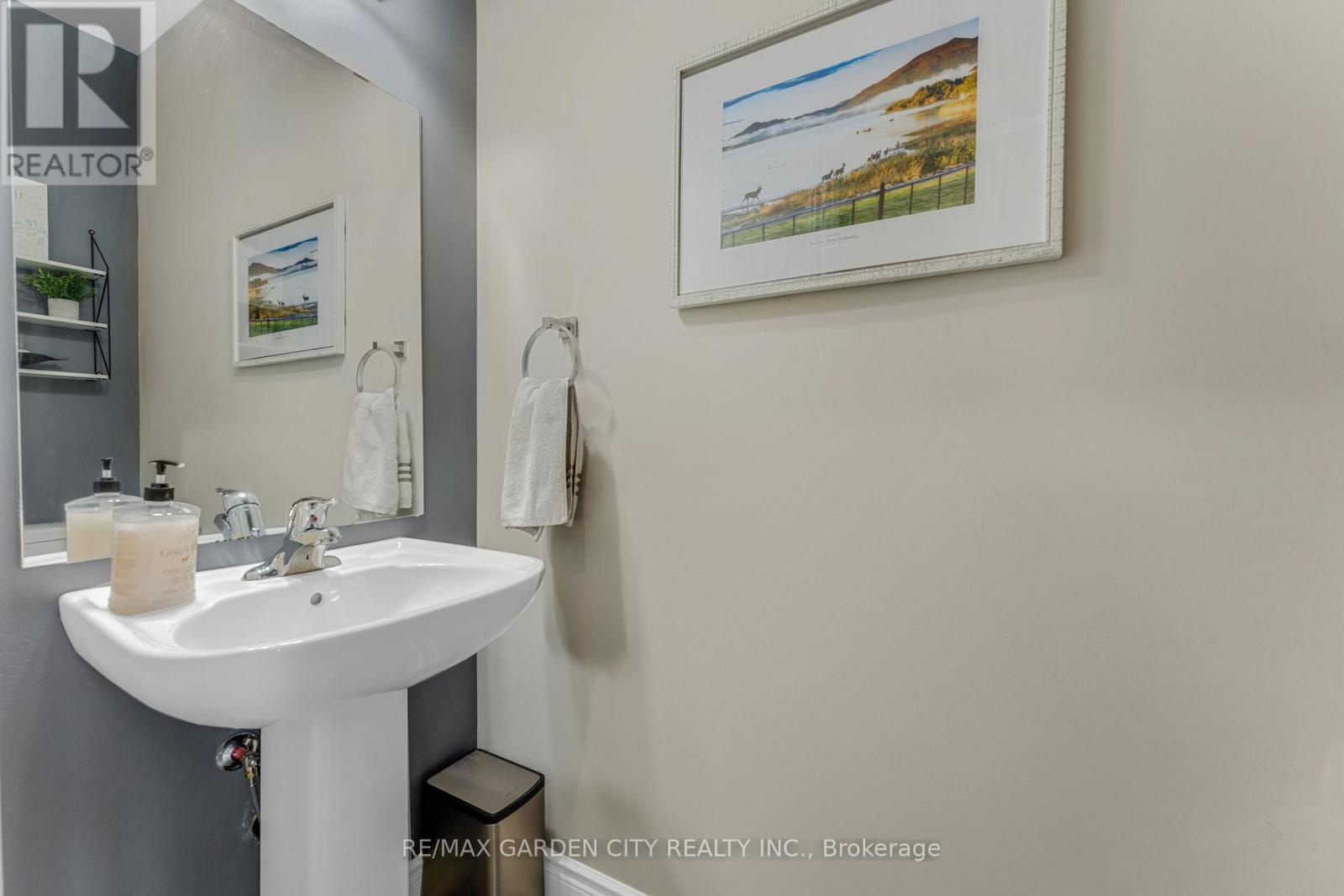 72 Homestead Way, Thorold, Ontario  L2V 0H1 - Photo 5 - X12180420