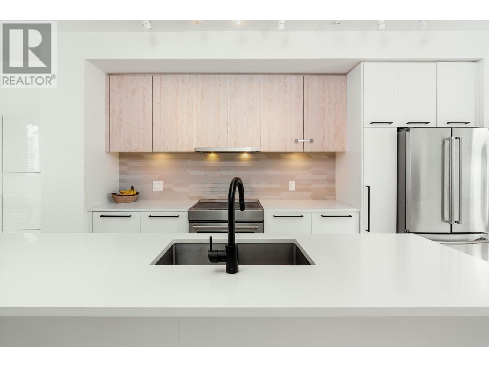 Property at 1355 VALLEYSIDE PLACE image 4