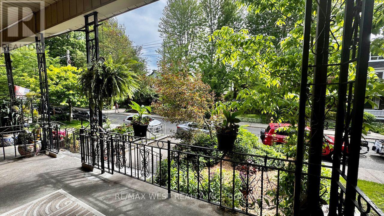 744 Manning Avenue, Toronto (Annex), Ontario  M6G 2W4 - Photo 4 - C12180436