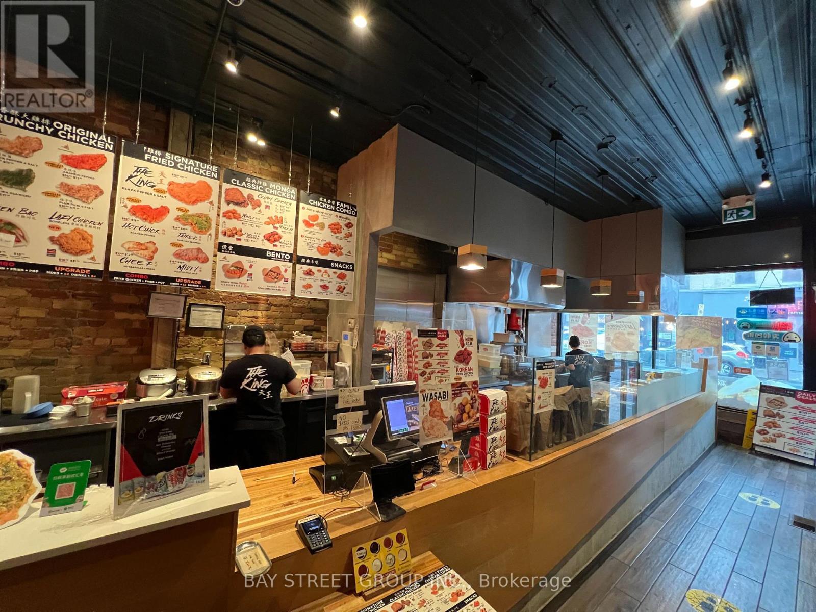 692 Yonge Street, Toronto, Ontario  M4Y 2A6 - Photo 2 - C12180446