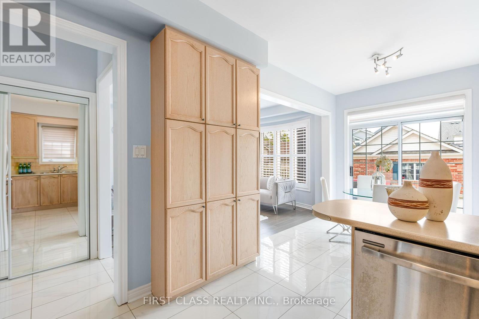 31 Donald Sim Avenue, Markham, Ontario  L6B 1B6 - Photo 12 - N12180447