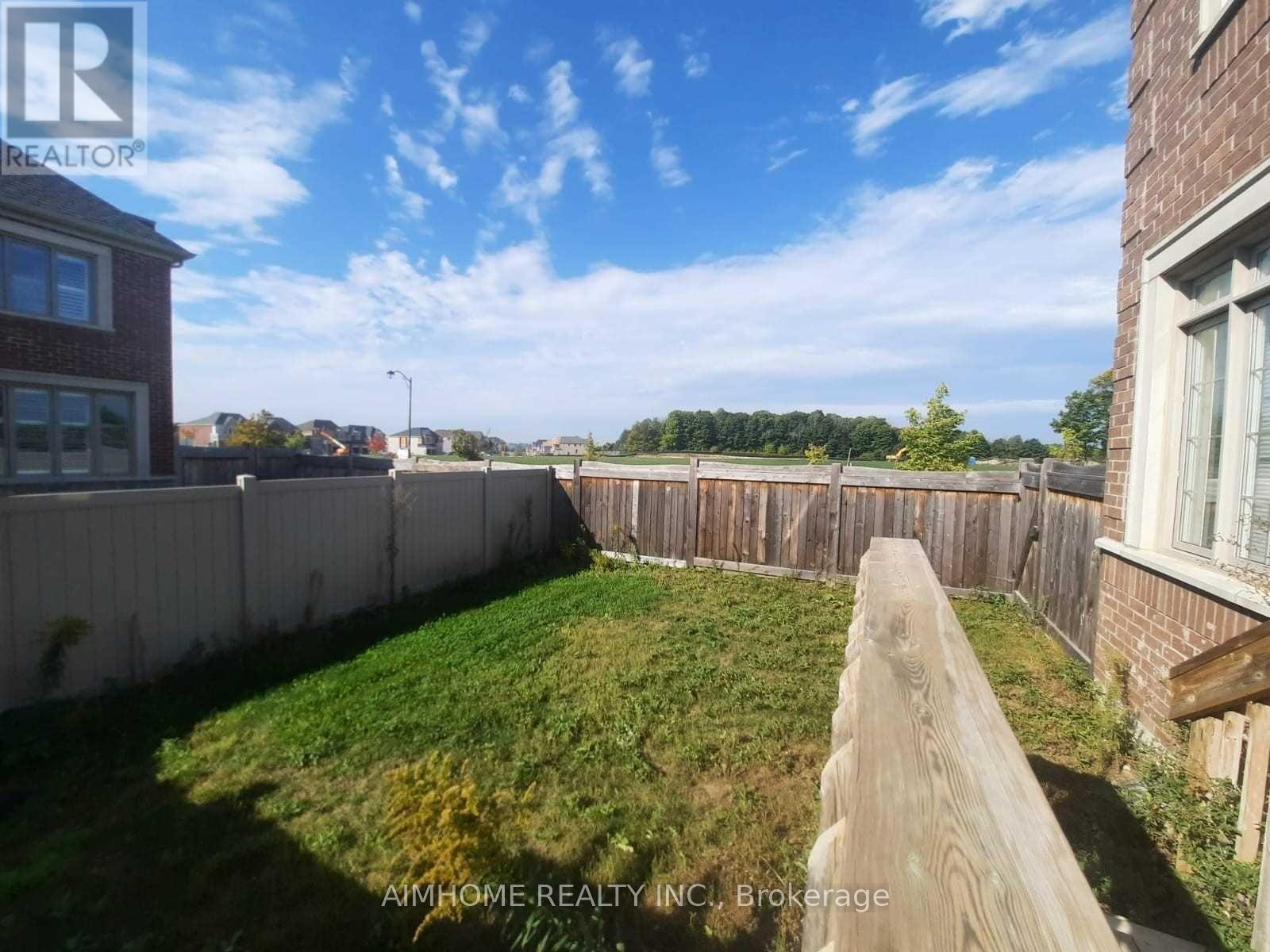 1 Briarfield Avenue, East Gwillimbury, Ontario  L9N 0P5 - Photo 10 - N12180460