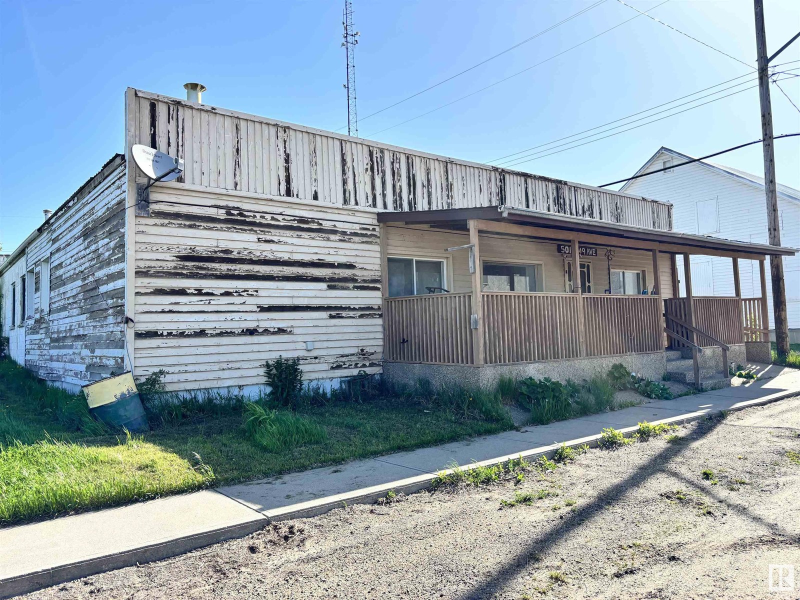 Property at 5012 49 AV image 3