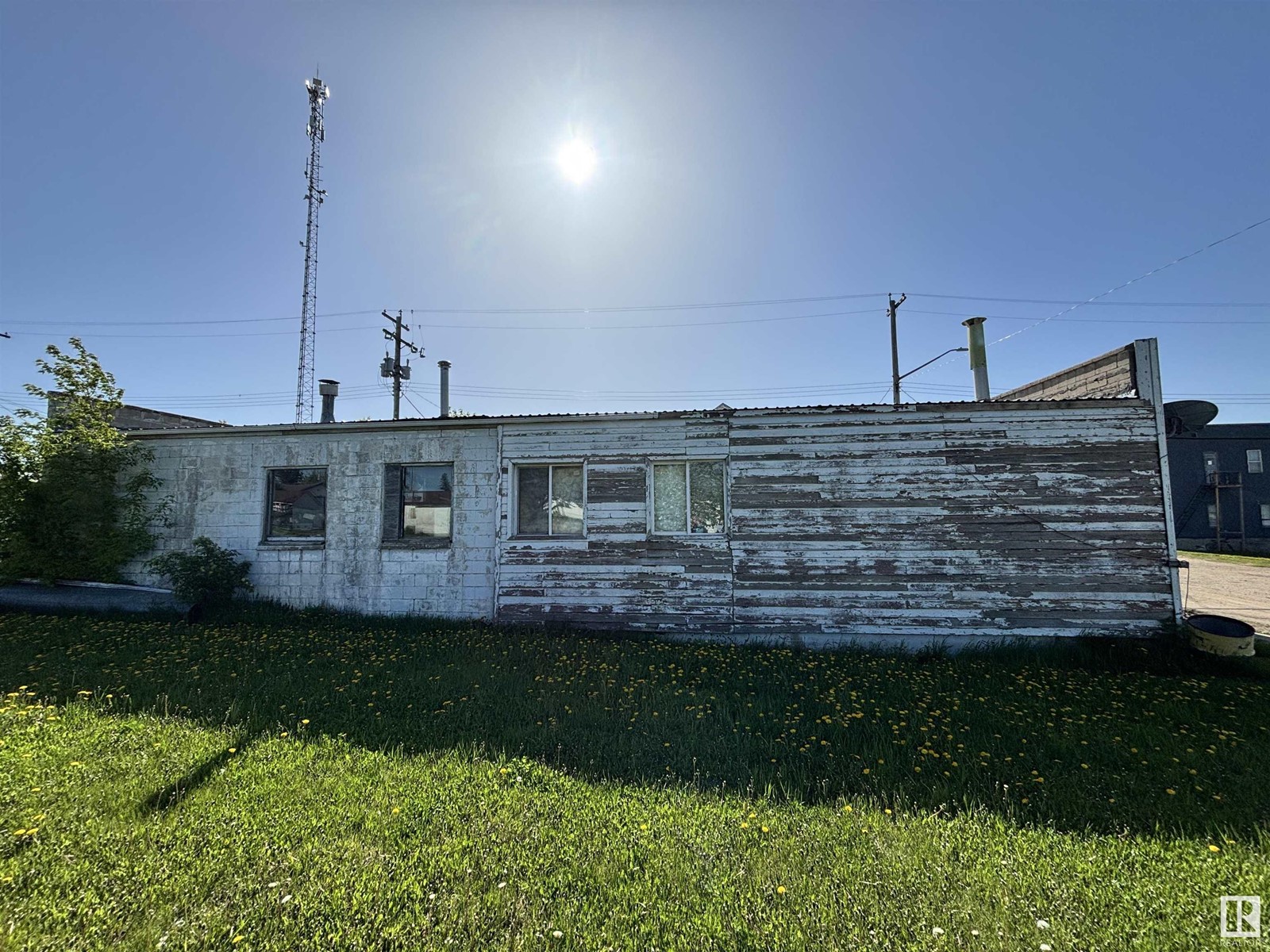 Property at 5012 49 AV image 4