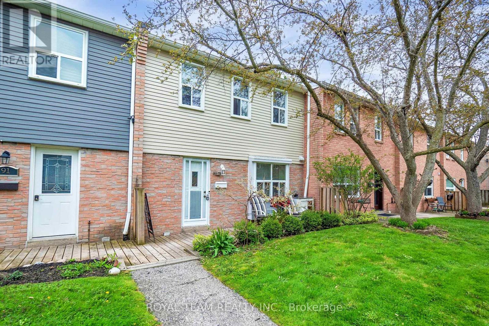 92 - 1050 Shawnmarr Road, Mississauga, Ontario  L5H 3V1 - Photo 2 - W12180445