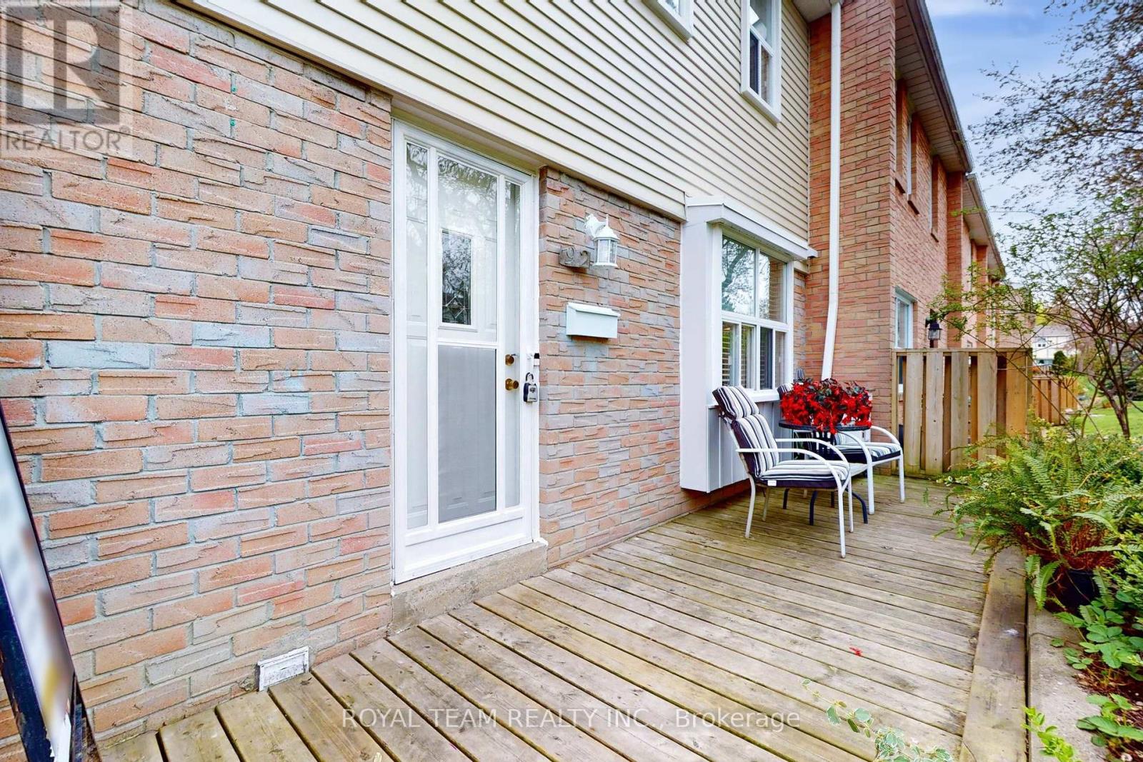 92 - 1050 Shawnmarr Road, Mississauga, Ontario  L5H 3V1 - Photo 4 - W12180445