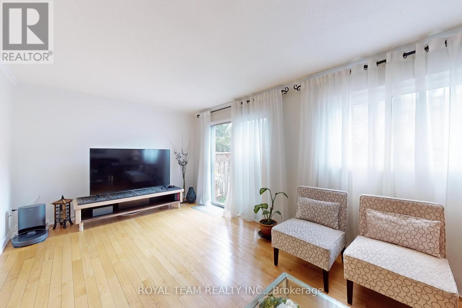 92 - 1050 Shawnmarr Road, Mississauga, Ontario  L5H 3V1 - Photo 8 - W12180445