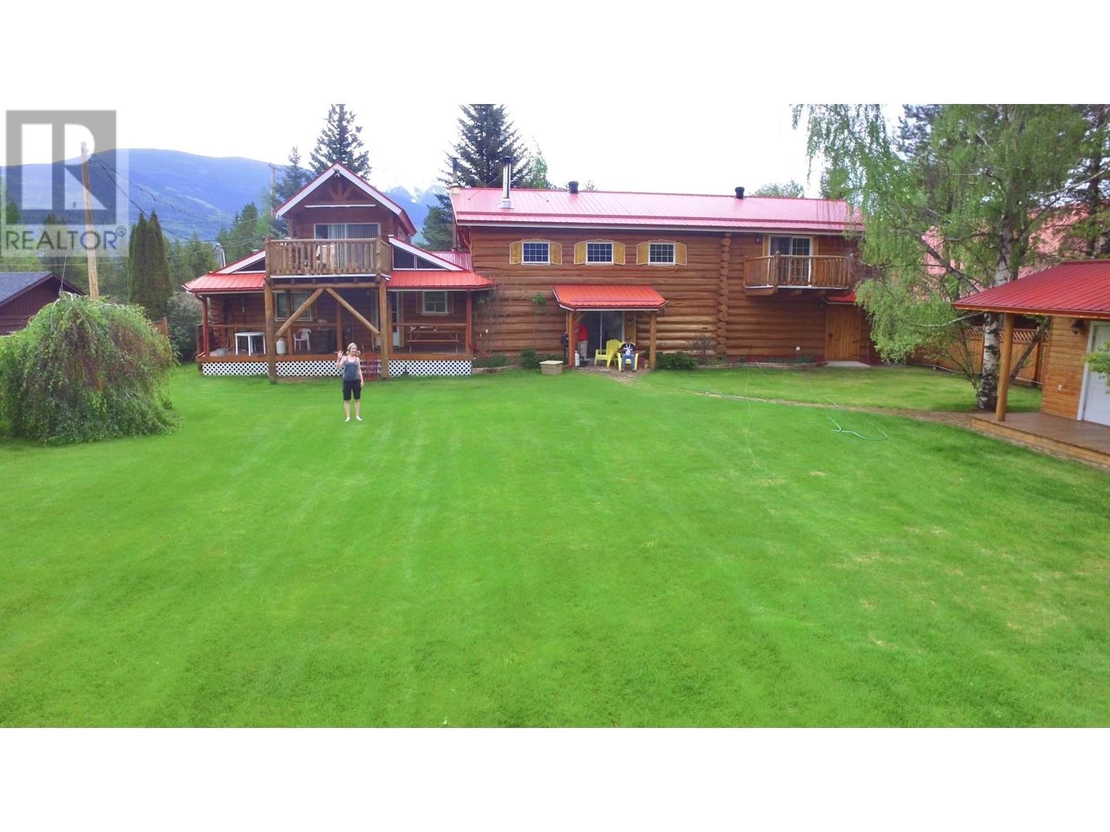 1940 Cranberry Place, Valemount, British Columbia  V0E 2Z0 - Photo 2 - R2934955